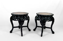 将图片加载到图库查看器,Paire de sellettes asiatiques en bois sculpté et plateaux en marbre, Indochine, Circa 1880