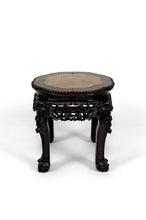 将图片加载到图库查看器,Sellette basse / table d'appoint Asiatique en bois sculpté de Démons, plateau en marbre, Indochine, Circa 1880