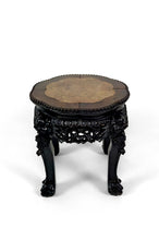 将图片加载到图库查看器,Sellette basse / table d'appoint Asiatique en bois sculpté de Démons, plateau en marbre, Indochine, Circa 1880