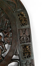 将图片加载到图库查看器,Porte africaine en bois sculpté et bronze de chef de village bamoun, Cameroun, début XXe