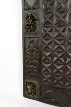 将图片加载到图库查看器,Porte africaine en bois sculpté et bronze de chef de village bamoun, Cameroun, début XXe