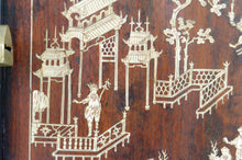 将图片加载到图库查看器,Armoire asiatique en bois de fer marqueté d'os, Indochine, circa 1880