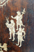 将图片加载到图库查看器,Armoire asiatique en bois de fer marqueté d'os, Indochine, circa 1880