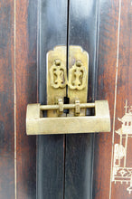 将图片加载到图库查看器,Armoire asiatique en bois de fer marqueté d'os, Indochine, circa 1880