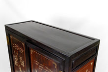 将图片加载到图库查看器,Armoire asiatique en bois de fer marqueté d'os, Indochine, circa 1880