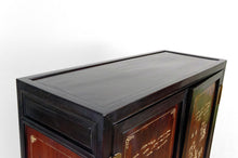 将图片加载到图库查看器,Armoire asiatique en bois de fer marqueté d'os, Indochine, circa 1880