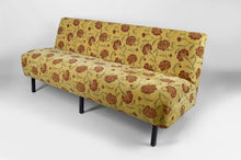 Charger l'image dans la galerie, Banquette à tissu floral jaune et rouge, France, circa 1960