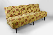 Charger l'image dans la galerie, Banquette à tissu floral jaune et rouge, France, circa 1960