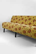 Charger l'image dans la galerie, Banquette à tissu floral jaune et rouge, France, circa 1960