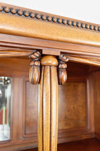 将图片加载到图库查看器,Bibliothèque / vitrine Art Déco en noyer sculpté, France, circa 1925