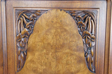 将图片加载到图库查看器,Bibliothèque / vitrine Art Déco en noyer sculpté, France, circa 1925