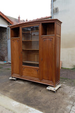 将图片加载到图库查看器,Bibliothèque / vitrine Art Nouveau en noyer, vers 1910