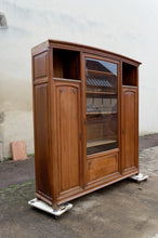 将图片加载到图库查看器,Bibliothèque / vitrine Art Nouveau en noyer, vers 1910