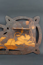 Charger l'image dans la galerie, Etagère murale Art Nouveau aux coquelicots, France, circa 1900
