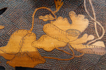 Charger l'image dans la galerie, Etagère murale Art Nouveau aux coquelicots, France, circa 1900