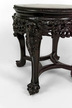 将图片加载到图库查看器,Sellette basse / table d'appoint Asiatique en bois sculpté de Démons, plateau en marbre, Indochine, Circa 1880
