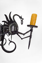 Load image into Gallery viewer, Lustre aux dragons en fer forgé, Italie, circa 1900