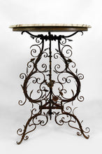 将图片加载到图库查看器,Guéridon / table d'appoint en fer forgé et plateau en marbre, Venise, Italie, XVIIe
