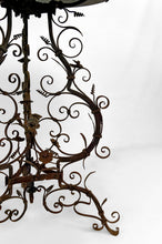 将图片加载到图库查看器,Guéridon / table d'appoint en fer forgé et plateau en marbre, Venise, Italie, XVIIe