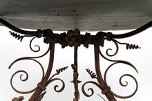 将图片加载到图库查看器,Guéridon / table d'appoint en fer forgé et plateau en marbre, Venise, Italie, XVIIe