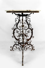 将图片加载到图库查看器,Guéridon / table d'appoint en fer forgé et plateau en marbre, Venise, Italie, XVIIe