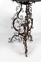 将图片加载到图库查看器,Guéridon / table d'appoint en fer forgé et plateau en marbre, Venise, Italie, XVIIe