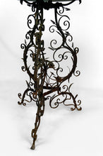 将图片加载到图库查看器,Guéridon / table d'appoint en fer forgé et plateau en marbre, Venise, Italie, XVIIe