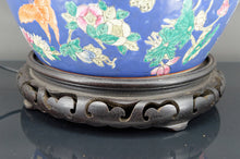 将图片加载到图库查看器,Importante lampe chinoise en céramique bleue aux papillons, Quing Thongzhi, Chine, Circa 1865