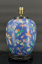 将图片加载到图库查看器,Importante lampe chinoise en céramique bleue aux papillons, Quing Thongzhi, Chine, Circa 1865