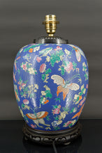 将图片加载到图库查看器,Importante lampe chinoise en céramique bleue aux papillons, Quing Thongzhi, Chine, Circa 1865