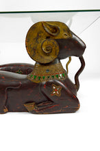 将图片加载到图库查看器,Table basse aux béliers en bois sculpté, Hollywood Regency, vers 1970