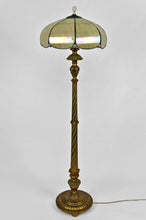将图片加载到图库查看器,Lampadaire en bois sculpté doré et abat-jour en verre nacré, Art Déco, France, Circa 1920