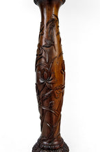 将图片加载到图库查看器,Lampadaire asiatique en bois sculpté, Indochine, circa 1900