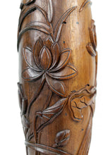 将图片加载到图库查看器,Lampadaire asiatique en bois sculpté, Indochine, circa 1900