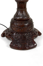 将图片加载到图库查看器,Lampadaire asiatique en bois sculpté, Indochine, circa 1900