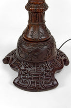 将图片加载到图库查看器,Lampadaire asiatique en bois sculpté, Indochine, circa 1900