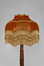 将图片加载到图库查看器,Lampadaire asiatique en bois sculpté, Indochine, circa 1900