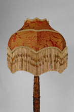 将图片加载到图库查看器,Lampadaire asiatique en bois sculpté, Indochine, circa 1900