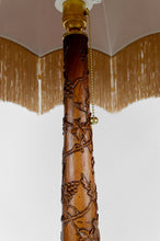 将图片加载到图库查看器,Lampadaire asiatique en bois sculpté, Indochine, circa 1900