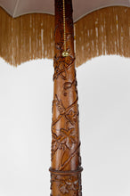 将图片加载到图库查看器,Lampadaire asiatique en bois sculpté, Indochine, circa 1900