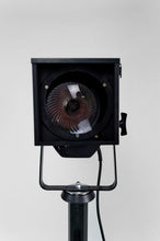 将图片加载到图库查看器,Projecteur / lampe / spot de cinéma, France, circa 1940
