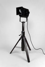 将图片加载到图库查看器,Projecteur / lampe / spot de cinéma, France, circa 1940