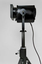将图片加载到图库查看器,Projecteur / lampe / spot de cinéma, France, circa 1940