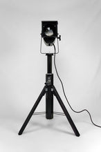 将图片加载到图库查看器,Projecteur / lampe / spot de cinéma, France, circa 1940