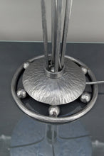 将图片加载到图库查看器,Lampe en fer forgé et abat-jour en verre bleu aux clématites et toiles d'araignée, France, Art Déco circa 1920