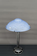 将图片加载到图库查看器,Lampe en fer forgé et abat-jour en verre bleu aux clématites et toiles d'araignée, France, Art Déco circa 1920