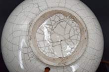 Charger l'image dans la galerie, Lampe boule blanche craquelée, attribuée à Besnard pour Ruhlmann, France, circa 1920