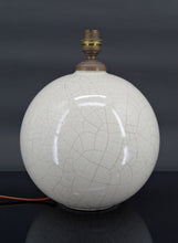 Charger l'image dans la galerie, Lampe boule blanche craquelée, attribuée à Besnard pour Ruhlmann, France, circa 1920