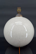 Charger l'image dans la galerie, Lampe boule blanche craquelée, attribuée à Besnard pour Ruhlmann, France, circa 1920
