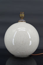 Charger l'image dans la galerie, Lampe boule blanche craquelée, attribuée à Besnard pour Ruhlmann, France, circa 1920